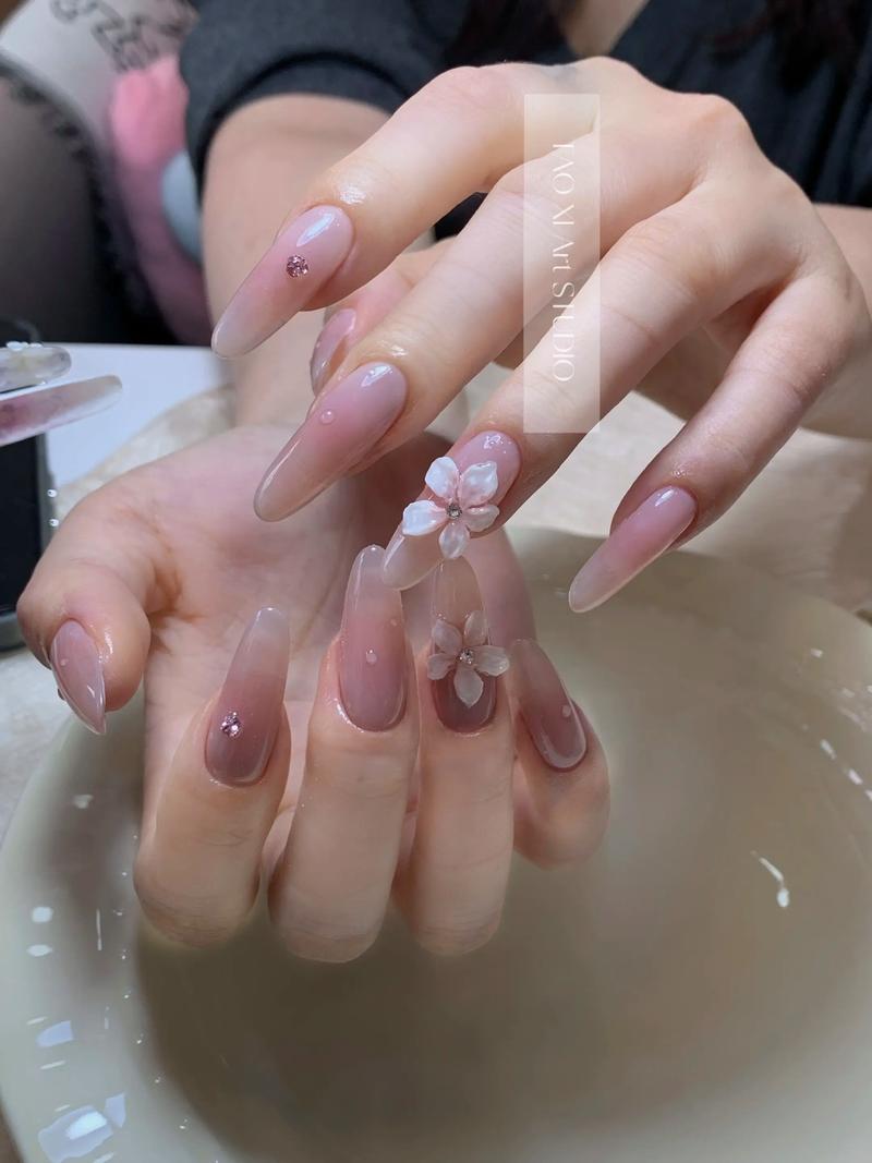 美甲价格那些事儿:从平价到奢华的多彩世界
